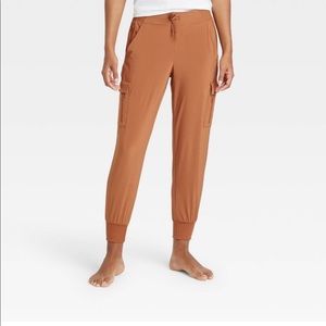 NWT! All in Motion~Stretch Woven Taper Cargo Pants in Chestnut/Orange.Size Small
